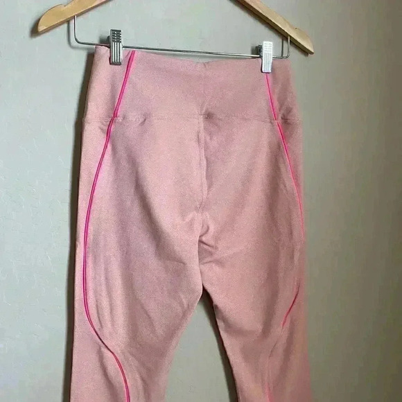 Good American‎ The Electric Feel Crop Legging Pink - Picture 10 of 14